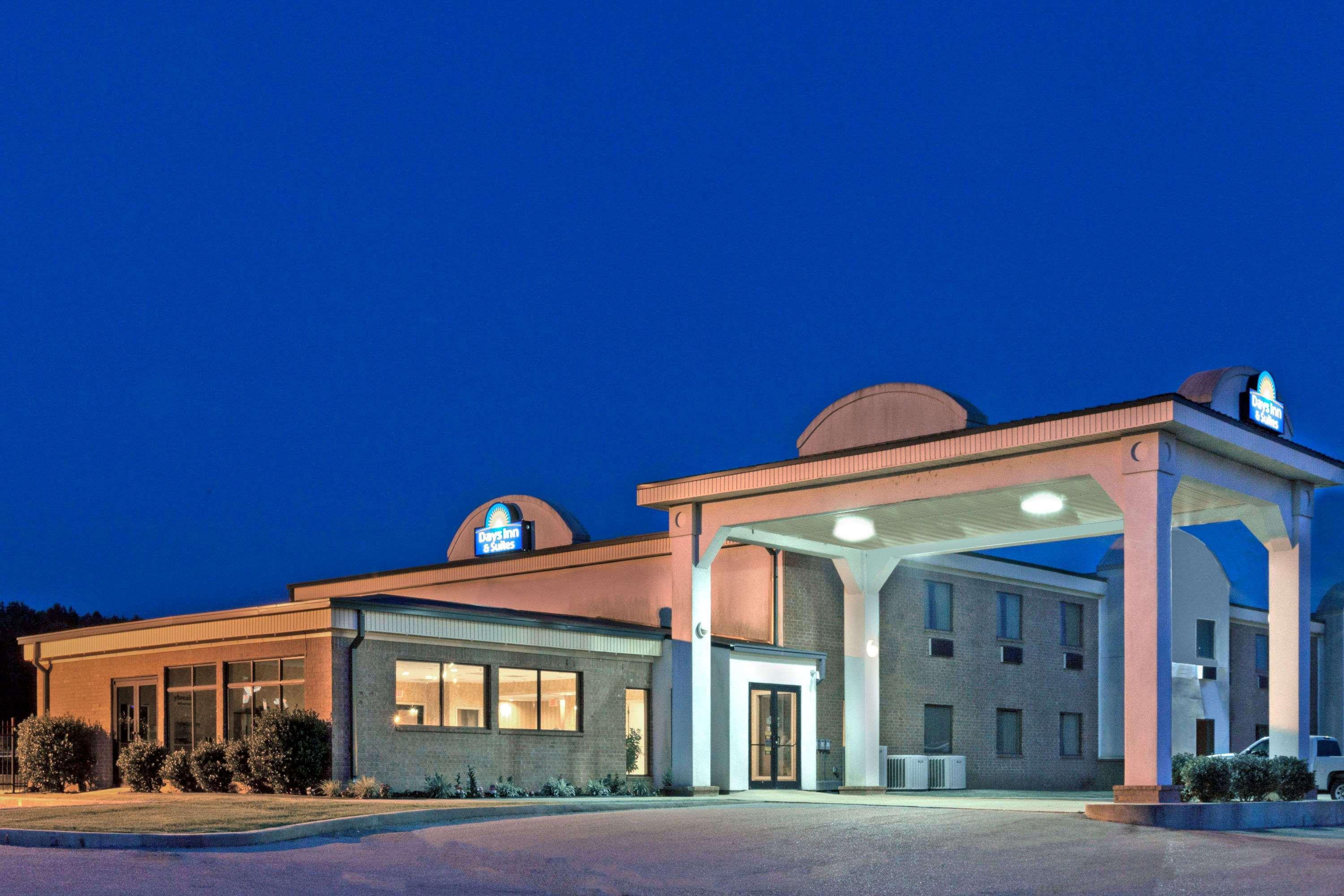 Days Inn & Suites By Wyndham Wynne Ngoại thất bức ảnh