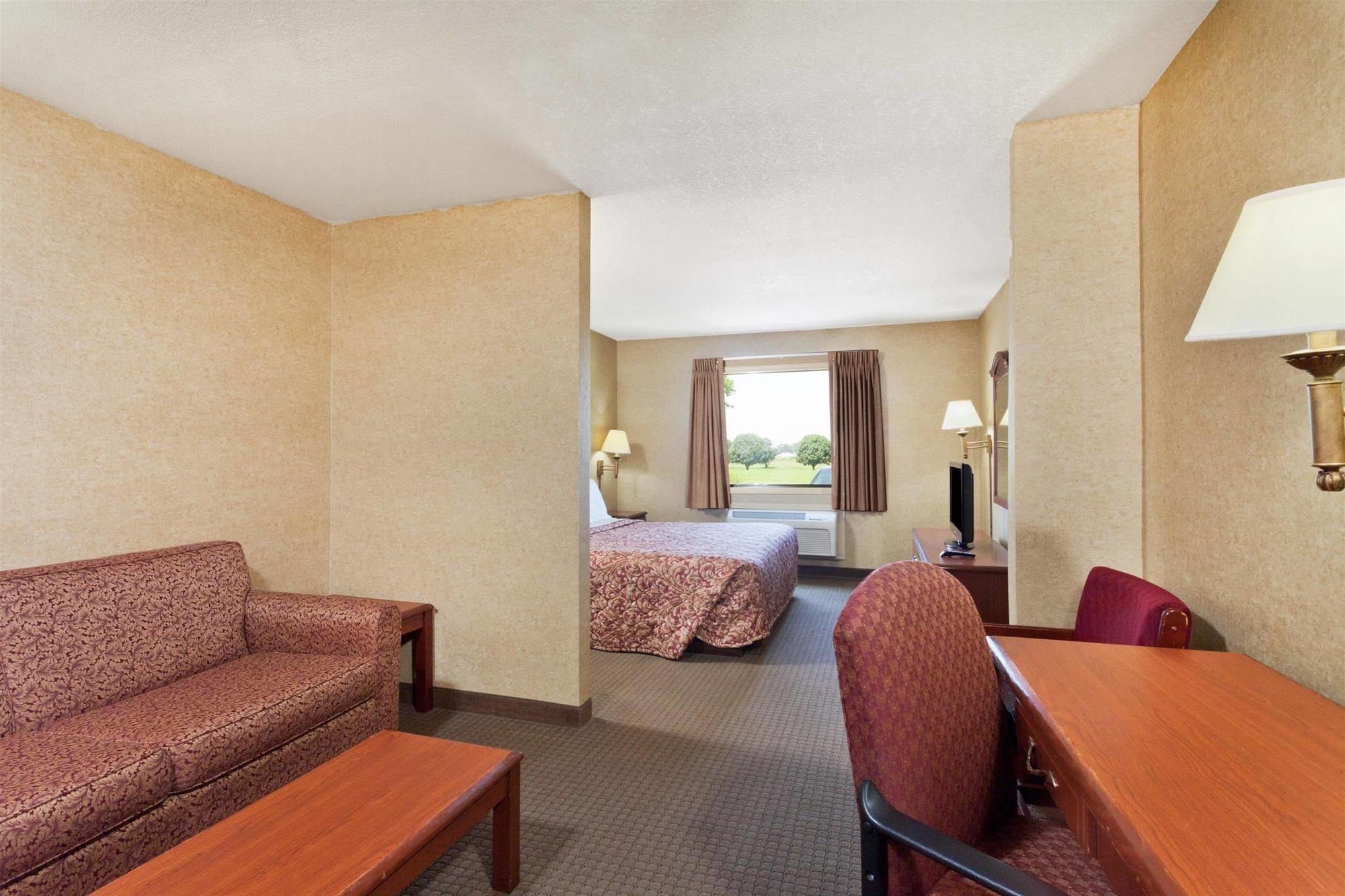 Days Inn & Suites By Wyndham Wynne Ngoại thất bức ảnh